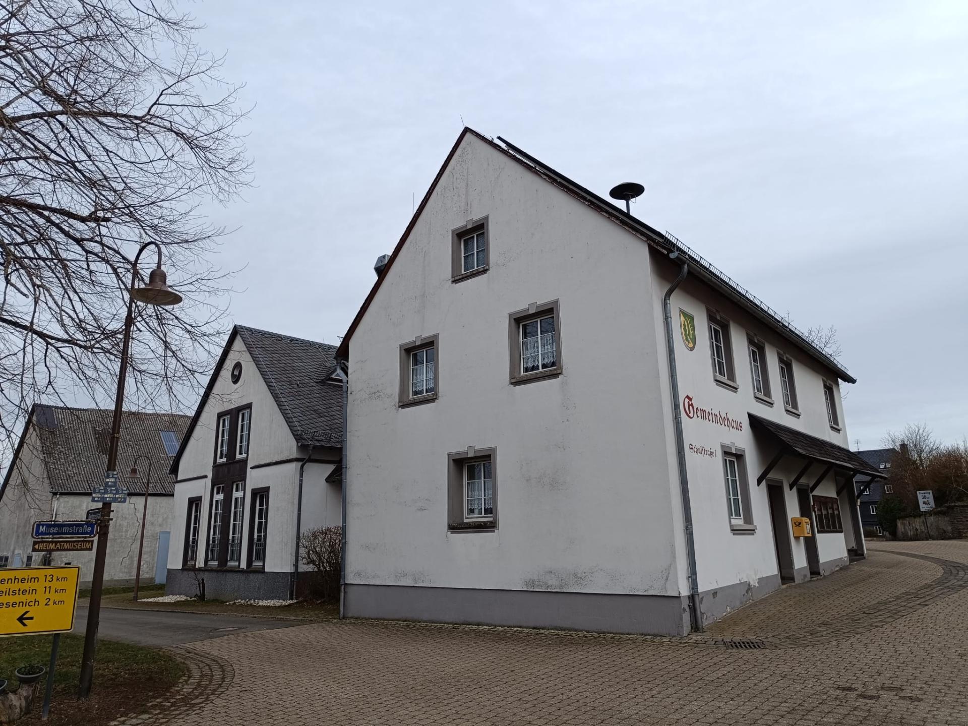 Das Bürgerhaus von links